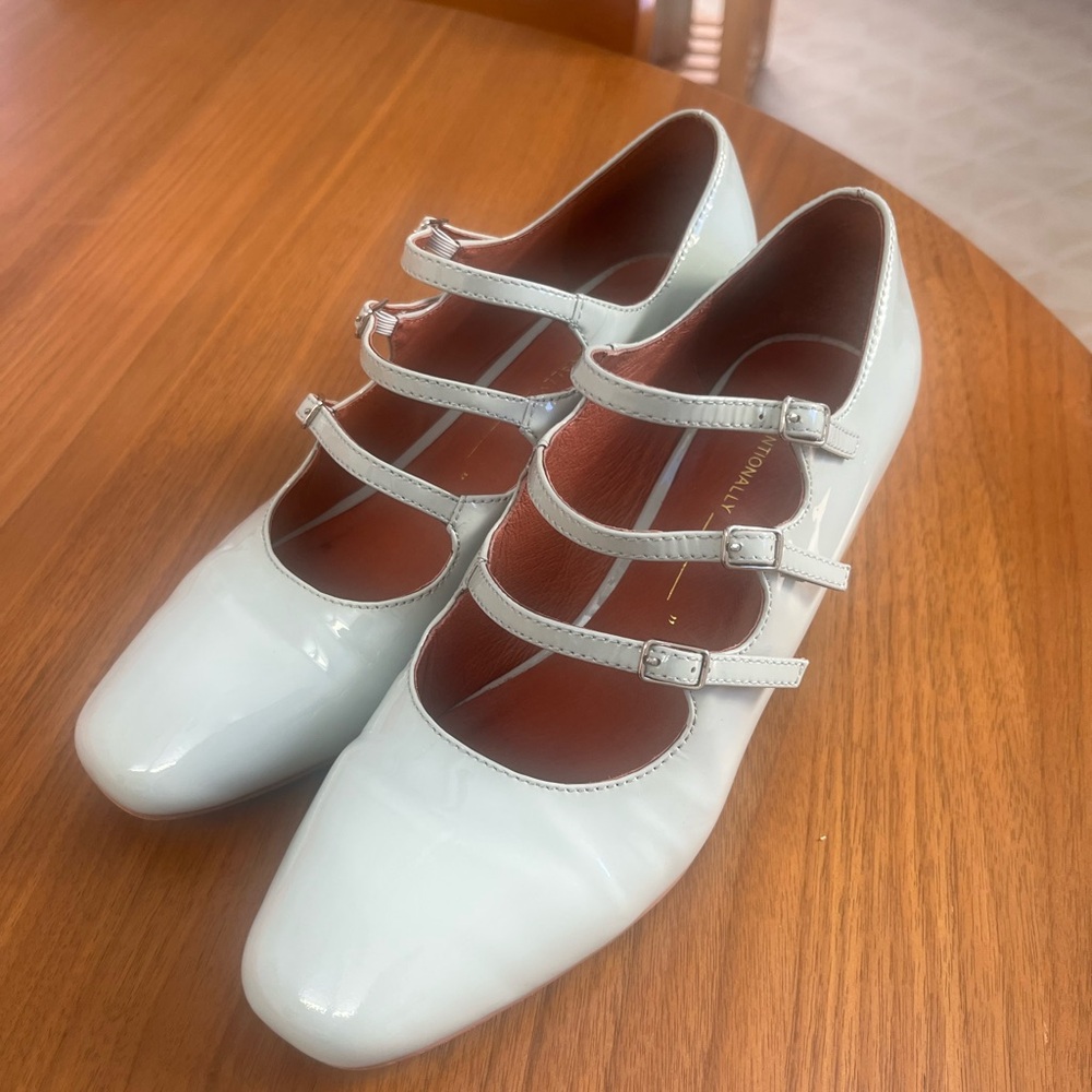 Intentionally blank piano buckle heel in sky blue